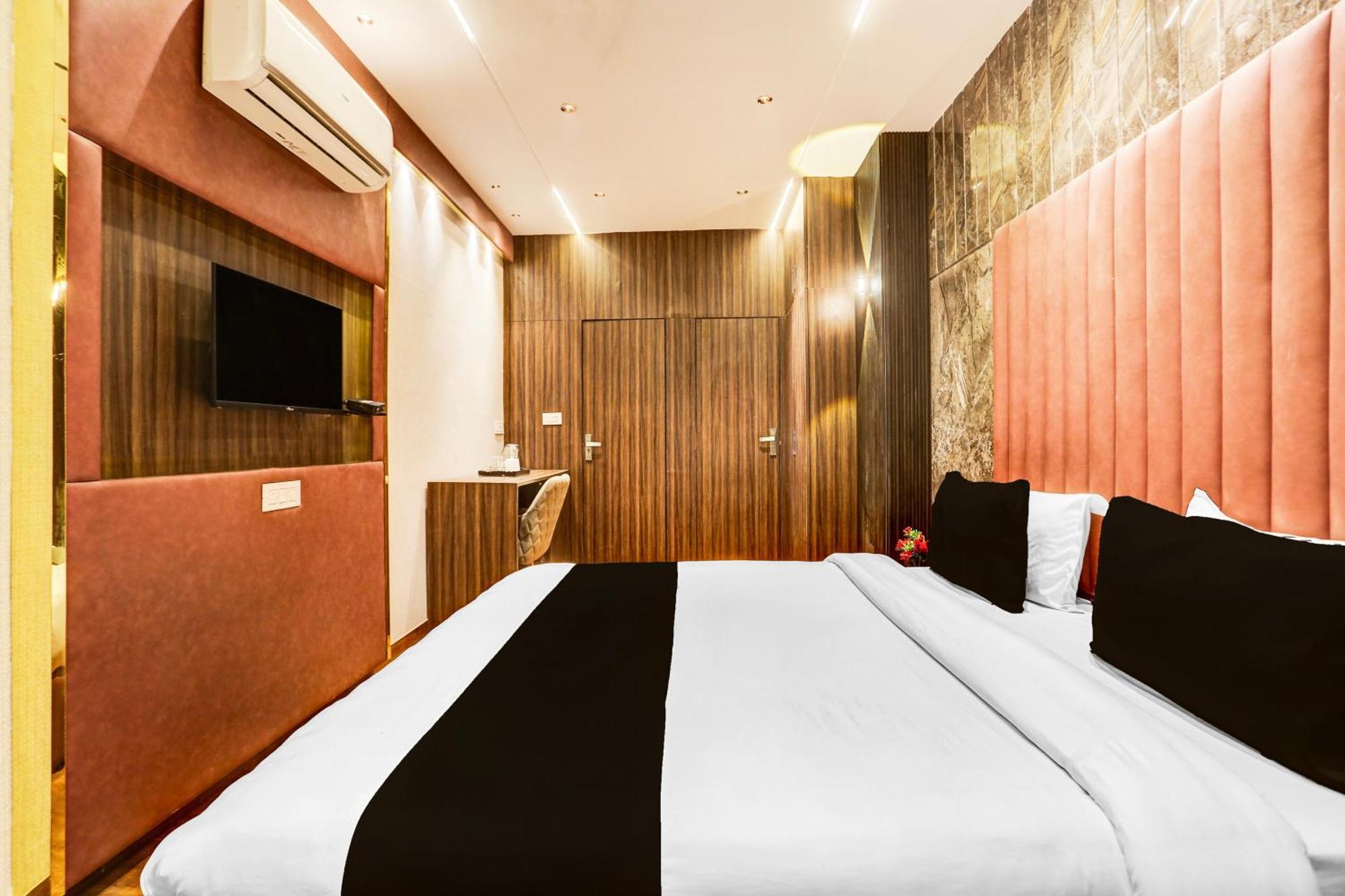 Super Townhouse Haibowal Chowk Ludhiana Exterior photo