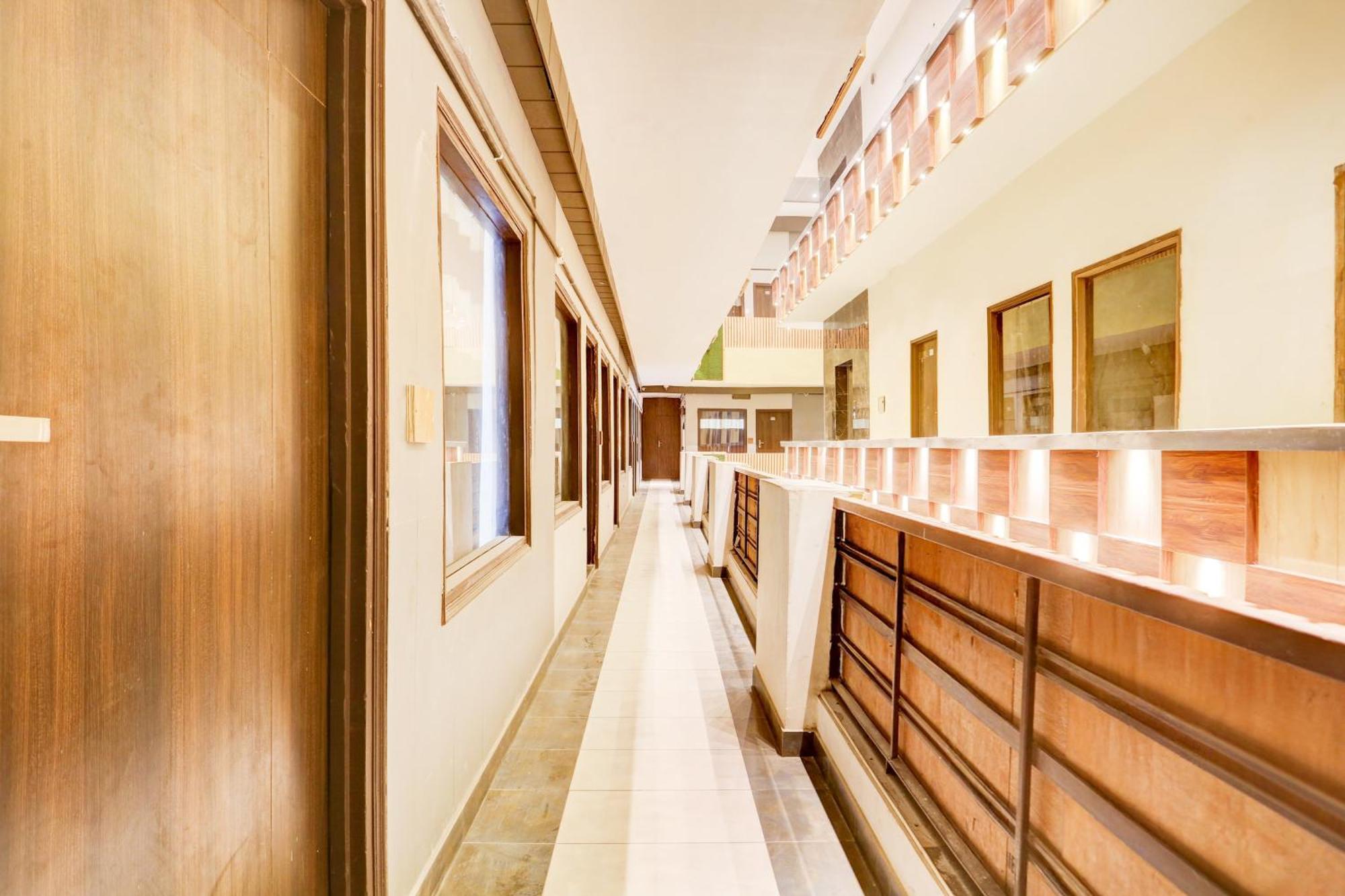 Super Townhouse Haibowal Chowk Ludhiana Exterior photo