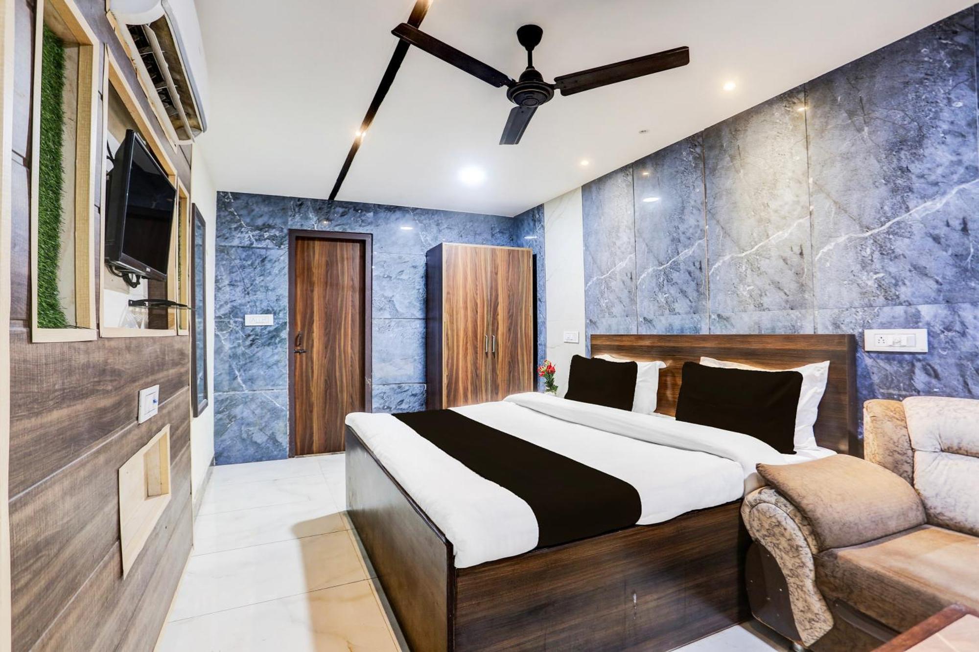 Super Townhouse Haibowal Chowk Ludhiana Exterior photo